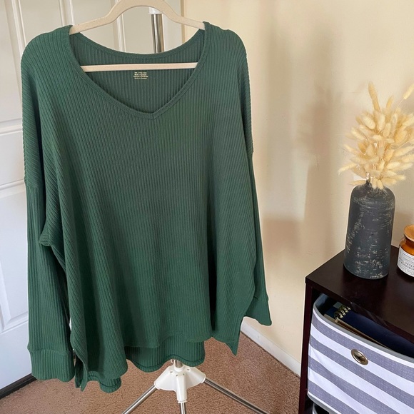 American Eagle Outfitters Tops - AMERICAN EAGLE XXL Oversized Green Drop Shoulder Top